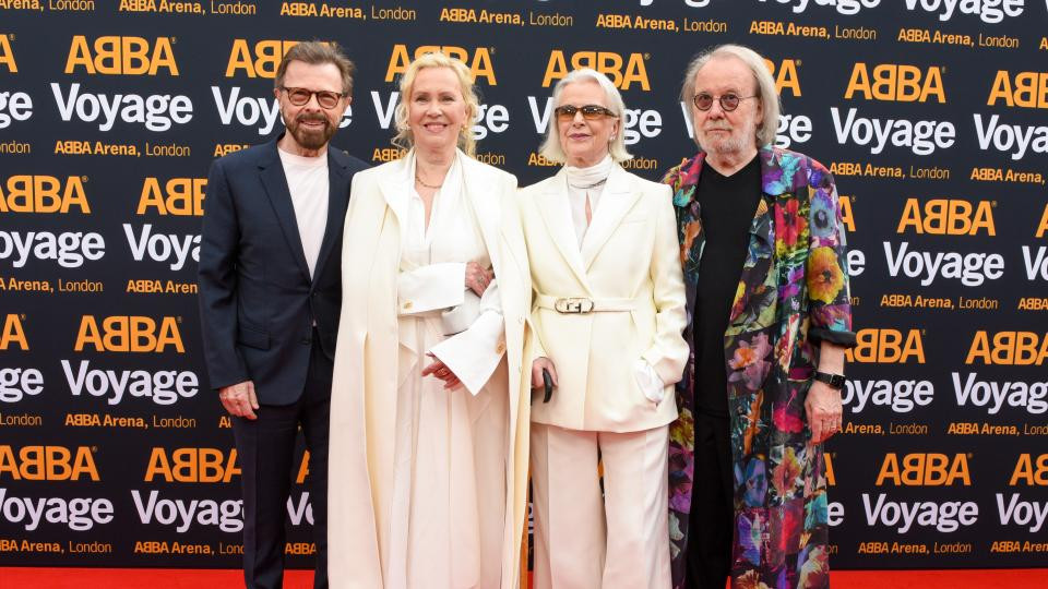 Няма да ги познаете! Вижте звездите от ABBA 40 години по-късно (Снимки преди и сега)