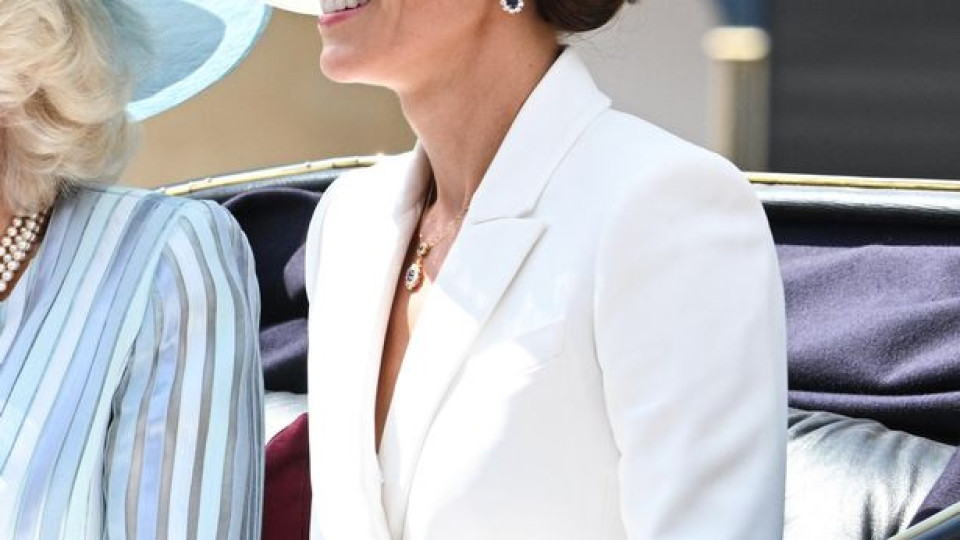 Кейт Мидълтън и Камила пристигнаха заедно за юбилея на Елизабет II (Меган Маркъл тотално отсвирена от церемонията – Снимки)