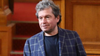 Любовницата на Тошко Йорданов се намърда в МВнР