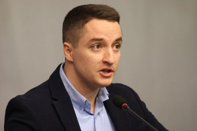 Депутатът Явор Божанков скандализира колегите си