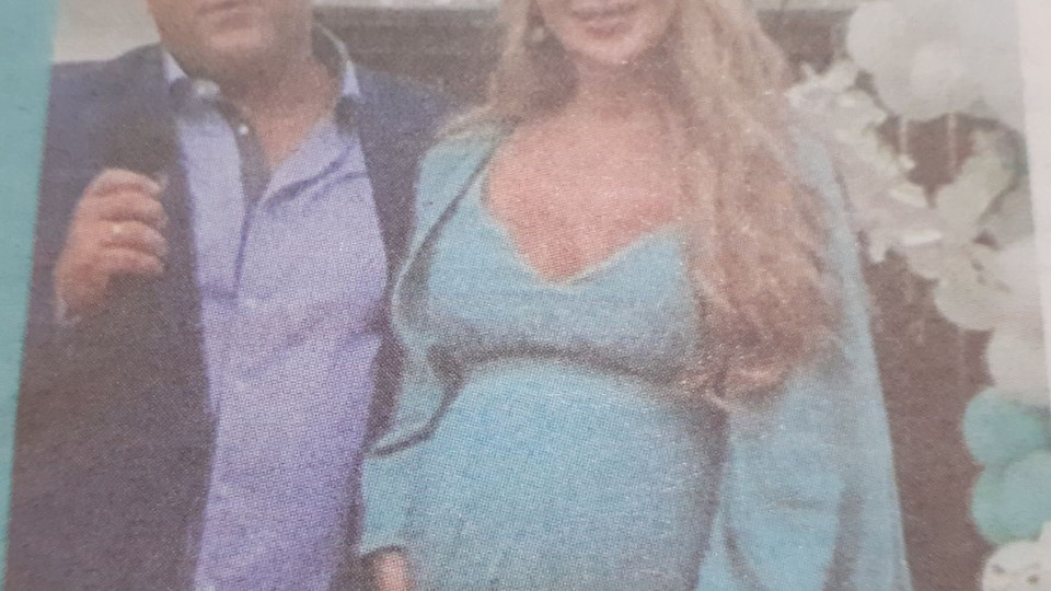 Ето я бременната с второто й дете Антония Петрова (ФОТО)