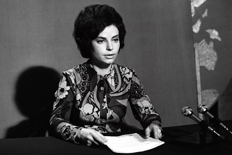 БНТ легендата Мария Янакиева започва трудовия си стаж в текстилен завод - Снимка 3
