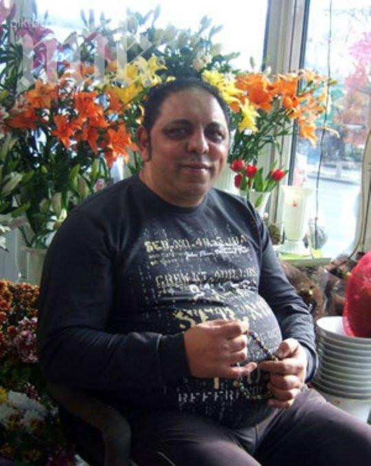 Злощастен павилион за цветя вкара в гроба феномена Кеазим Ходжа. Болните му деца гладуват