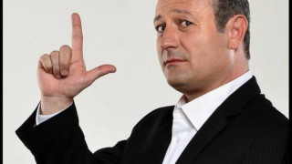 И Димитър Рачков с опит да бръкне в кацата с меда