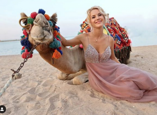 Тяна от „Един за друг” яхна камила на 3-тата си сватба (Подновиха  обетите с Иво в Египет – Снимки) - Снимка 3