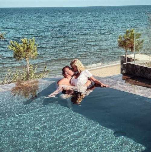 Светлана и Християн Гущерови се глезят с втора лятна почивка (Вижте как си разменят ласки – Снимки)