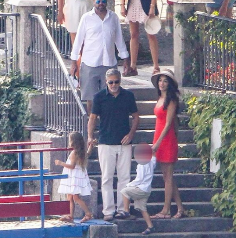 Папарашки удар! Джордж и Амал Клуни с децата на почивка в Италия (Вижте порасналите близнаци –Снимки) - Снимка 3