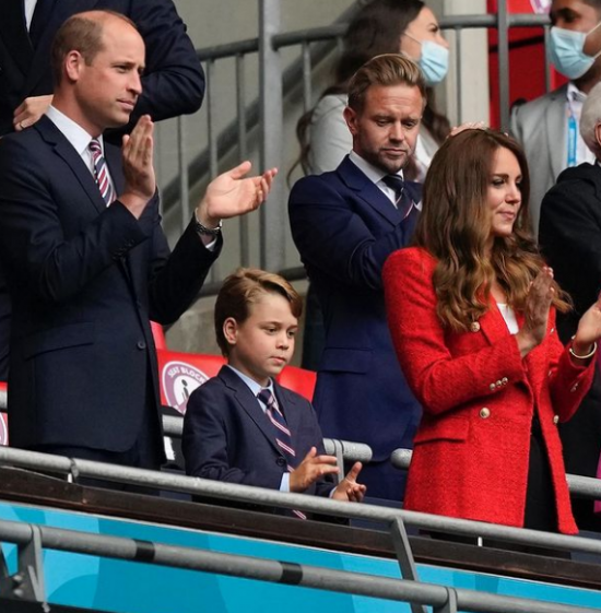 Принц Джордж стана копие на Уилям (Херцозите заведоха сина си на ЕВРО 2020 – Снимки) - Снимка 2