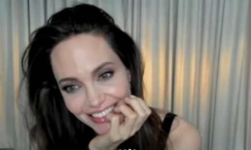 Анджелина Джоли проговори: Сама съм, добре, че са децата! (+Още откровения за личния й живот) - Снимка 2