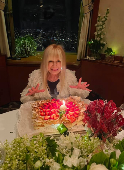Лили Иванова с елегантно парти за рождения си ден (Снимки от луксозния купон)