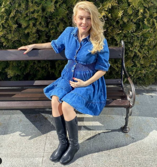 Ева Веселинова разкри бащата на близнаците (Блондинката сияе в 9 месец – Снимки)