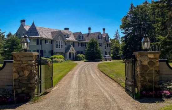 Джон Траволта продава луксозно  имение след смъртта на Кели (Снимки от дома  където живяха щастливо)