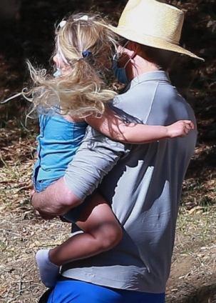 Брадли Купър е баща-мечта! (Вижте как се забавляват с Леа в Малибу – Снимки) - Снимка 2