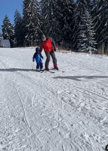Синът на Джена кара ски навръх Атанасовден (Вижте как фамилията отбеляза празника)
