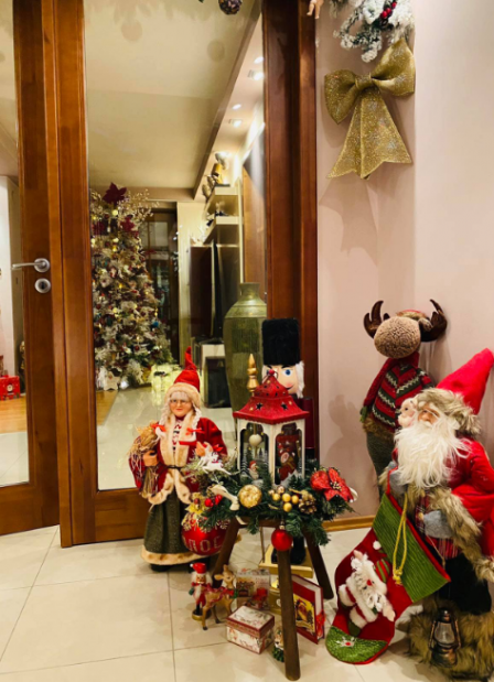 Камелия се похвали с приказна украса за Коледа (Вижте в какъв луксозен дом живее – Снимки) - Снимка 3