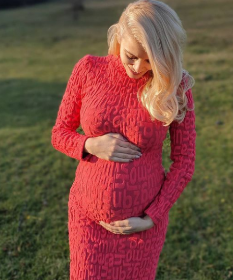 Бременната Ева Веселинова се показа с наедряло коремче (Блондинката очаква близнаци - Снимки) - Снимка 2