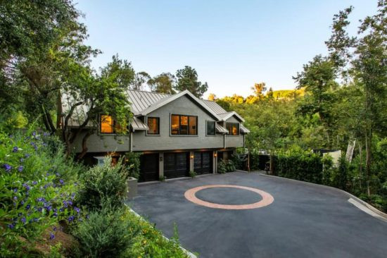 Камерън Диас с нов дом за 15 милиона долара! (Вижте в какъв лукс се шири с Бенджи и бебето - Снимки)