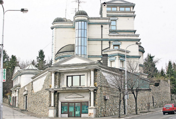 Цеца Величкович тъне в разкош в Белград (Вижте царския й палат - Уникални снимки)