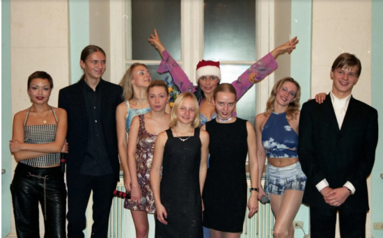 За първи път! Вижте дъщерите на Владимир Путин като тийнейджърки (Екслузивни снимки, как се забавляват в Кремъл) - Снимка 6