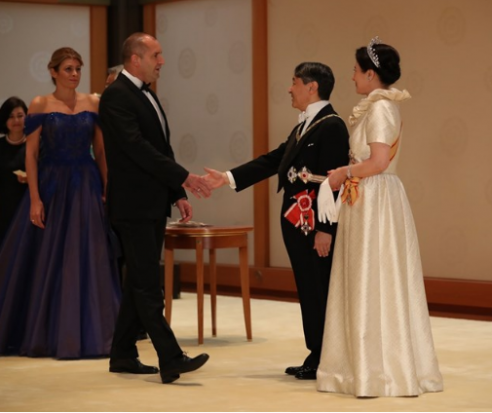 Деси Радева блести като кралица в Япония (Вижте какъв стил показа + Снимки) - Снимка 2