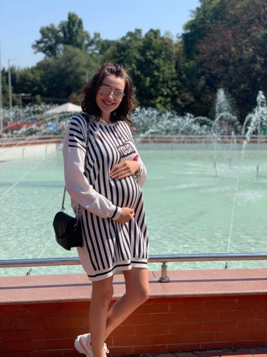 Бременната Марина Войкова показа наедряло коремче (Вижте как сияе от щастие – Снимки)