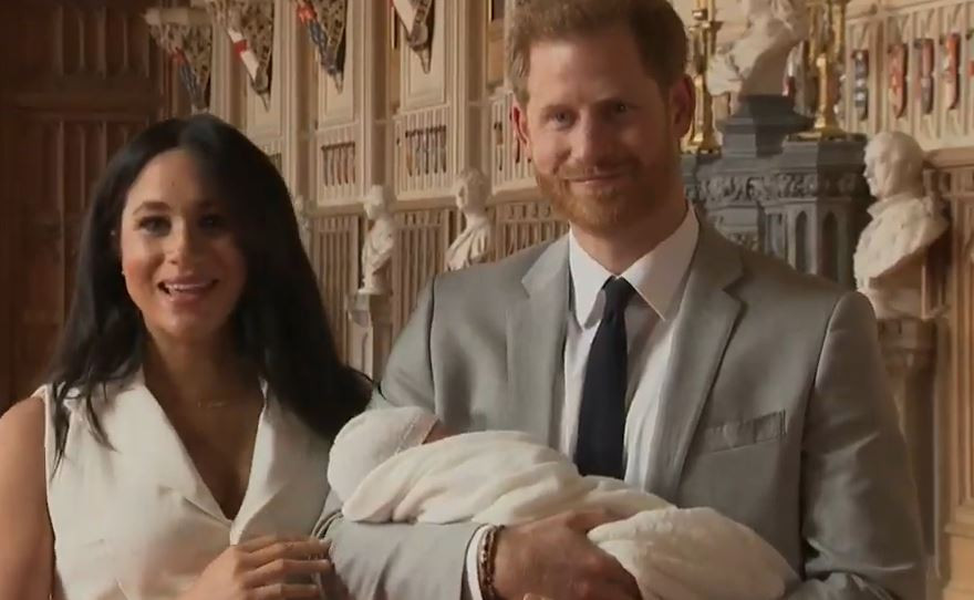 Меган и Хари показаха бебето сн. You Tube / Sky News 