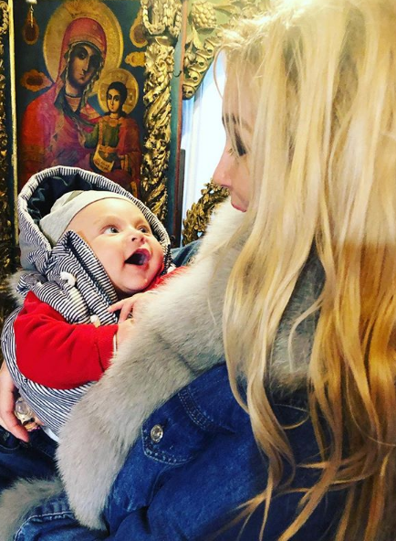 Бебето на Антония Петрова навърши 3 месеца (Вижте как го глези цялата фамилия – Снимки) - Снимка 2