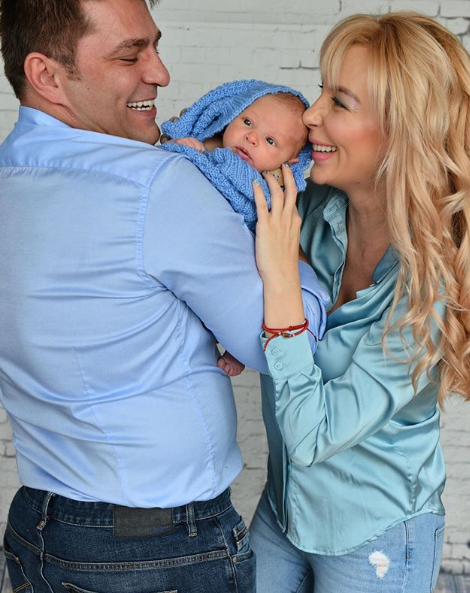 Бебето на Антония Петрова с първи имен ден (Нови снимки на малчугана)