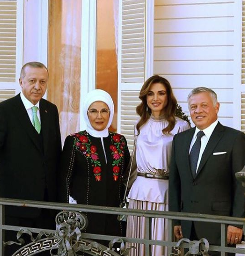 Кралица Рания сияе до Емине Ердоган (Вижте първите дами на Йордания и Турция - Снимки) - Снимка 2