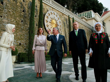 Кралица Рания сияе до Емине Ердоган (Вижте първите дами на Йордания и Турция - Снимки) - Снимка 3