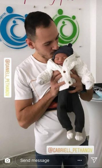 Алекс Петканова се прибра с бебето вкъщи (Вижте как ги посрещна Дани – Много снимки) - Снимка 2