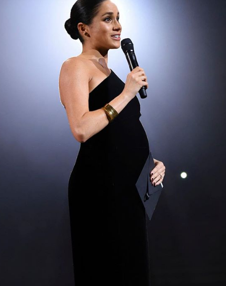 Бременната Меган Маркъл ражда под хипноза (Херцогинята в ужас от болката)
