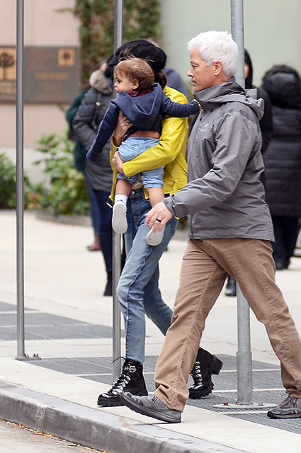 Амал Клуни показа едногодишния си син (Ексклузивни снимки на Александър)