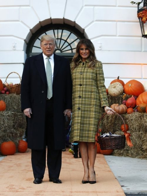 Мелания Тръмп блести на Хелоуин в Белия дом (Вижте как посрещна празника)
