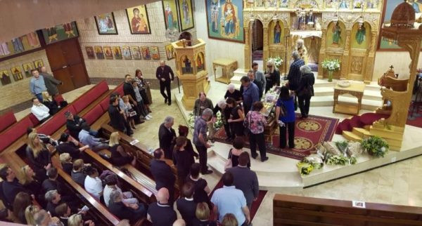 Ексклузивно! Децата на Наталия Гуркова аут от погребението на татко си (Снимки от траурната церемония)