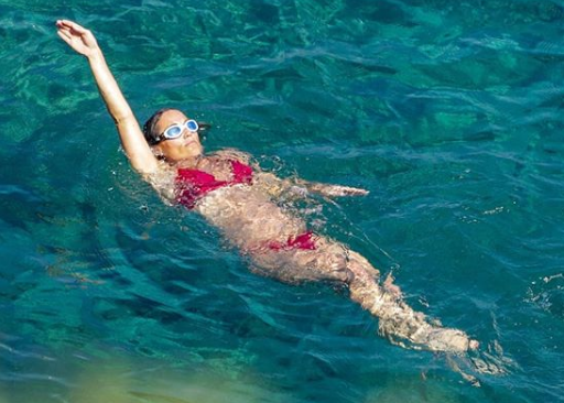 Бременната Пипа Мидълтън грее по бански и в осмия месец (Сестрата на Кейт събра погледите на плажа в Италия - Снимки) - Снимка 3