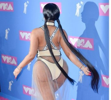 МТВ наградите 2018 -  сбирщина от кич и прекалена плът (Вижте най-зле облечените звезди - Снимки) - Снимка 4