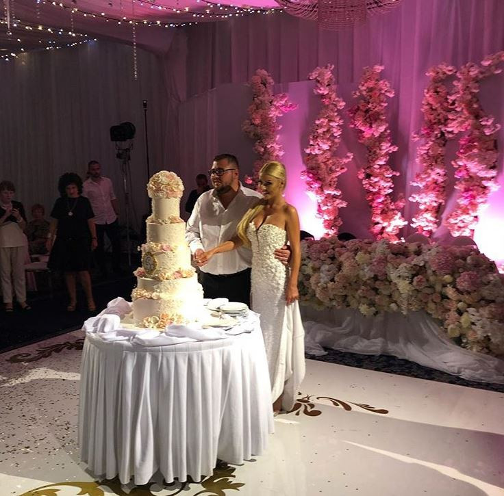 Светлана Василева със сватбената торта на Кейт и Уилям сн. Instagram
