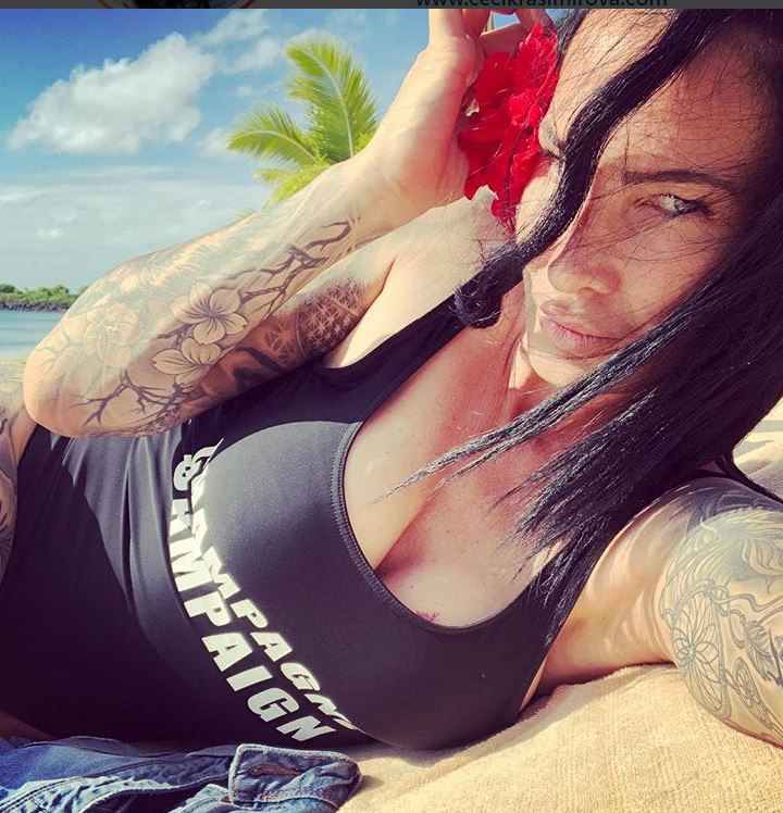 Цеци Красимирова с райска ваканция край Фиджи сн. Instagram