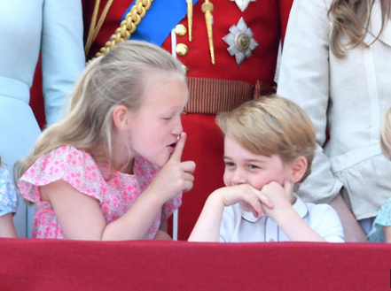Джордж и Шарлот изнервиха Кейт на рождения ден на кралицата (Вижте как ги усмирява) - Снимка 2