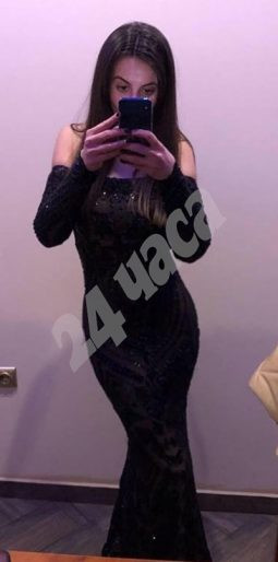 Михаела Ангелова блести с рокля на Ни Ло на бала си (Вижте как се докара сестрата на Валери Божинов) - Снимка 2