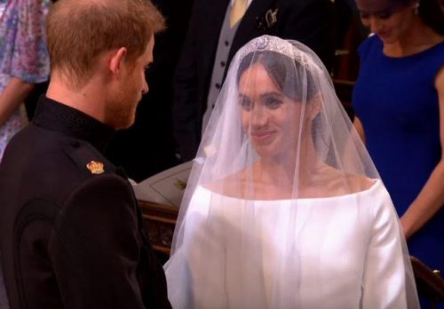 Булката Меган Маркъл разплака Хари на венчавката (Първи снимки със сватбената й рокля) - Снимка 2