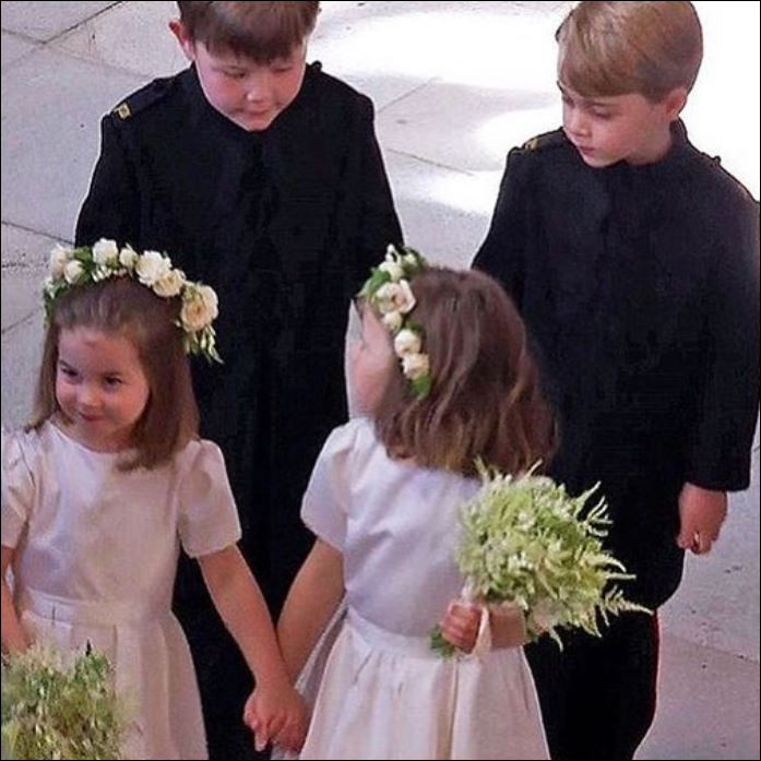 Джоржд и Шарлот бяха най-сладките шафери на сватбата. сн. You Tube и Instagram