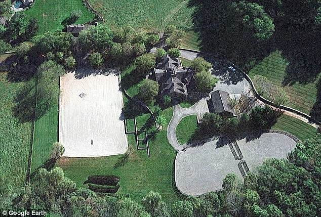 Бил Гейтс глези дъщеря си с имение за 16 милиона за завършването й (Снимки) - Снимка 2