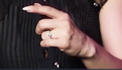 Емилия се фука с ултра скъп годежен пръстен (Вижте какво бижу й подари Башур + Кога ще е сватбата) - Снимка 2