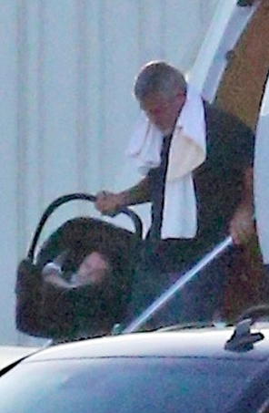 Джордж и Амал Клуни отведоха порасналите близнаци в Лос Анджелис (Ексклузивни снимки на Ела и Александър)