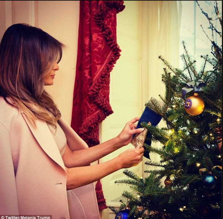 Мелания Тръмп показа Белия дом за Коледа