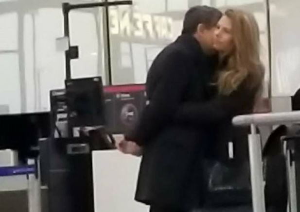 Деси Банова получава прегръдка и целувка от Плевнелиев