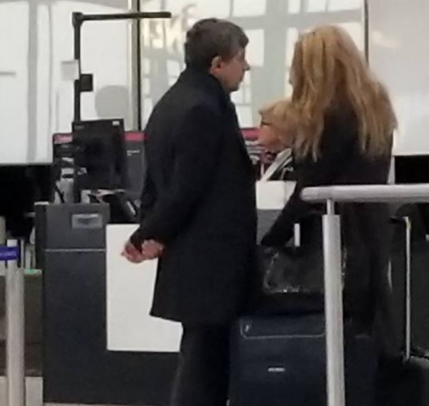 Деси Банова и Росен Плевнелиев се разцелуваха на летището в Лондон (Уникални кадри) - Снимка 2