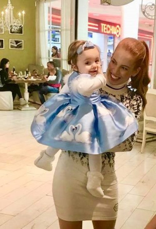 Внучката на Илиана Раева с приказно парти за първия си РД (Илиана-Куини като принцеса на празника - Снимки) - Снимка 2